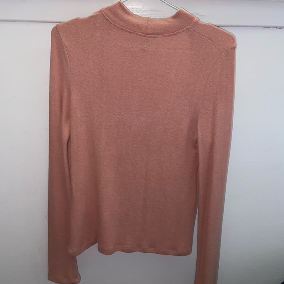 Cut out long sleeve - Picture 2 of 3